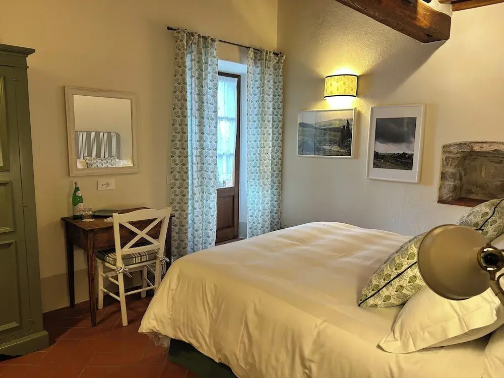 Classic Double room (full double bed)