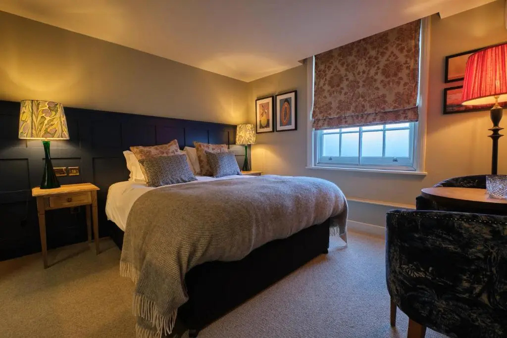Deluxe Double room (full double bed)