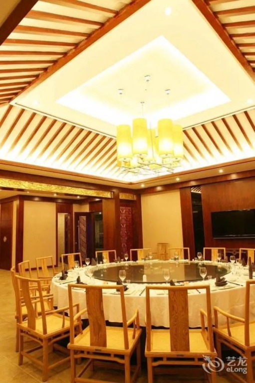 By The Peach Blossom Pool Holiday Hotel - фото 13