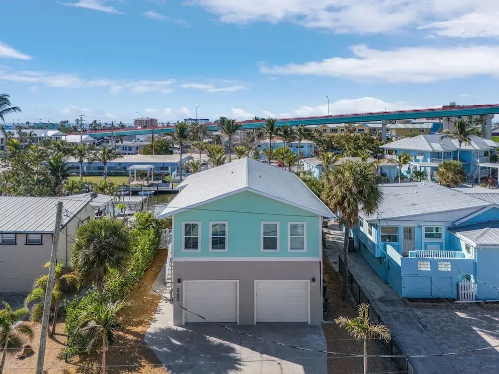 265 Beautiful Canal Front Pool Home 3 Bedroom Home