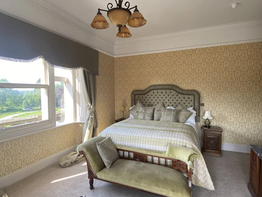 Classic Double room with garden view (full double bed)