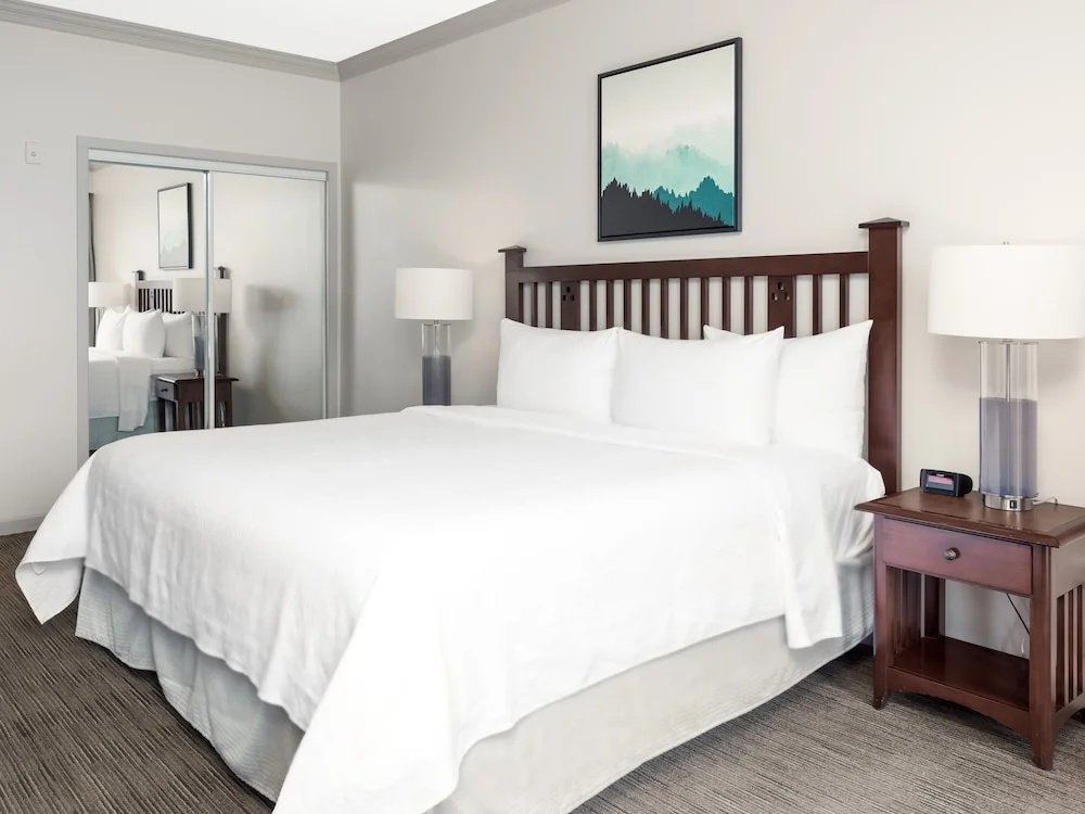 Deluxe Double room with balcony (full double bed)
