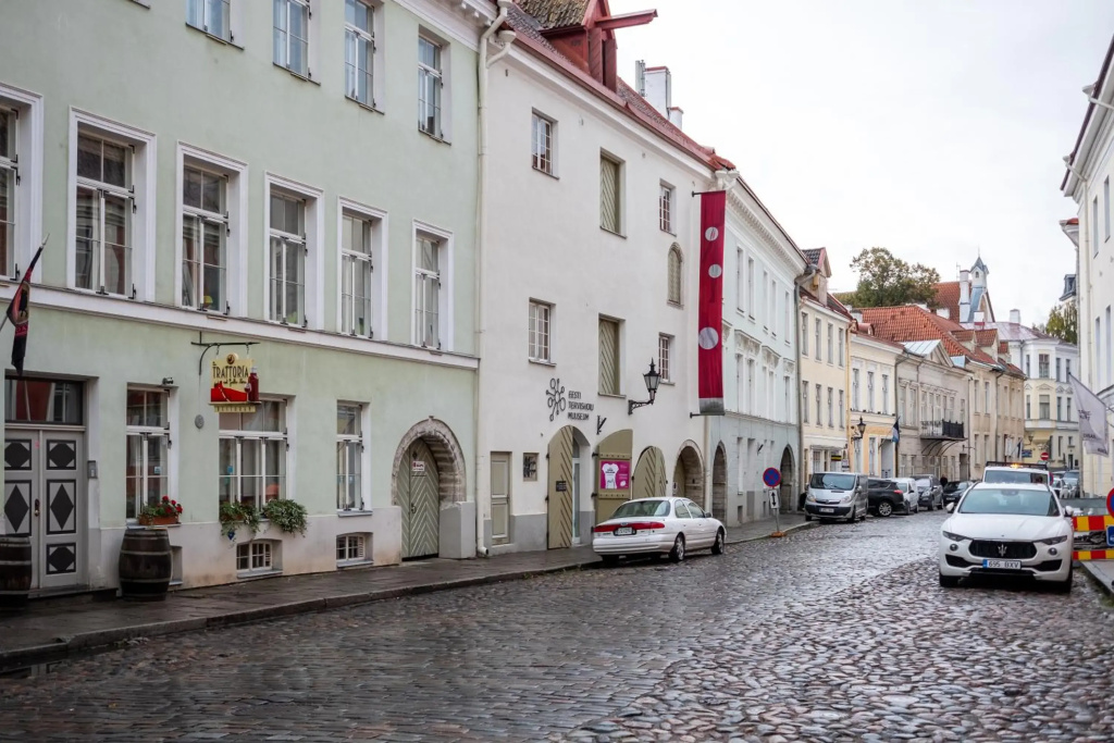 Dream Stay - Bright 2-Bedroom 2-Floor Old Town Apartment
