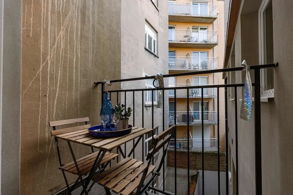 Huswell - Charming Central Apartment in Ostend - Perfect for 7 Guests
