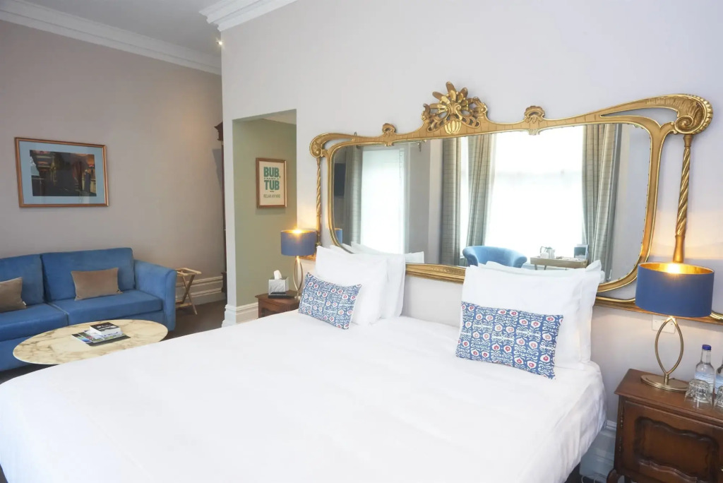 The Embankment by null