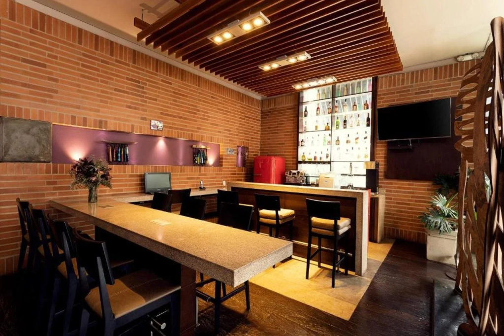 Food & Beverage