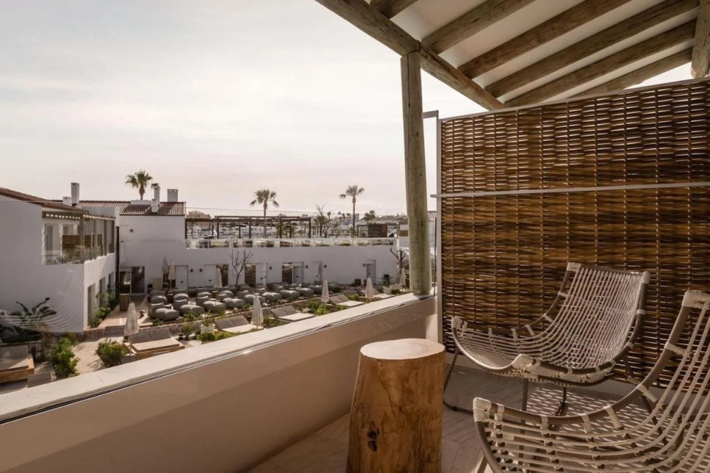 Balcony & Terrace