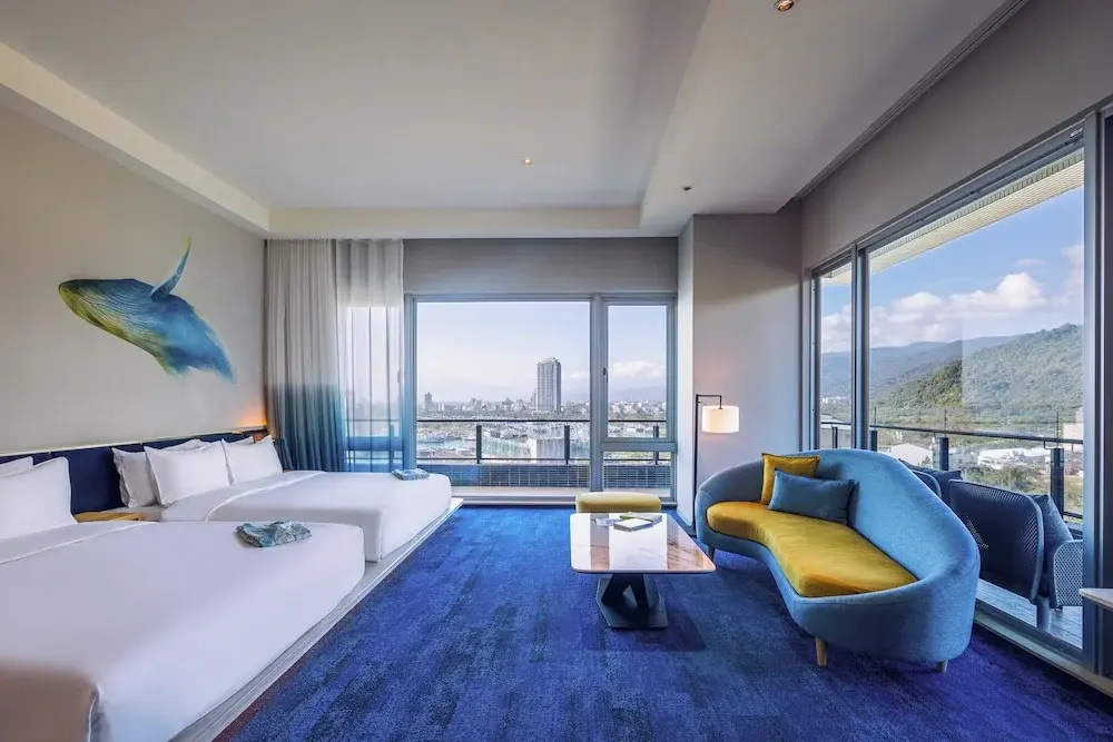 Standard Quadruple room with balcony and with partial ocean view
