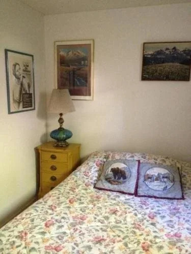 Anchorage Downtown Bed & Breakfast at Raspberry Meadows