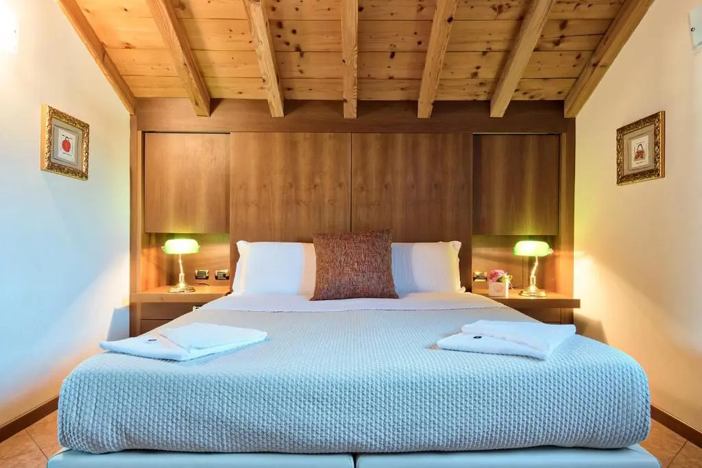 Standard Double room with balcony (full double bed)