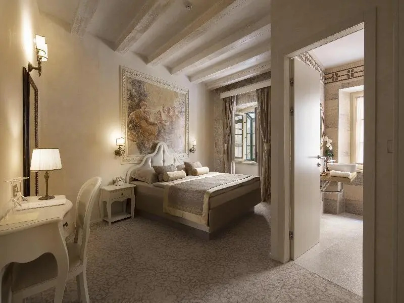 Heritage Hotel Life Palace - Chambres