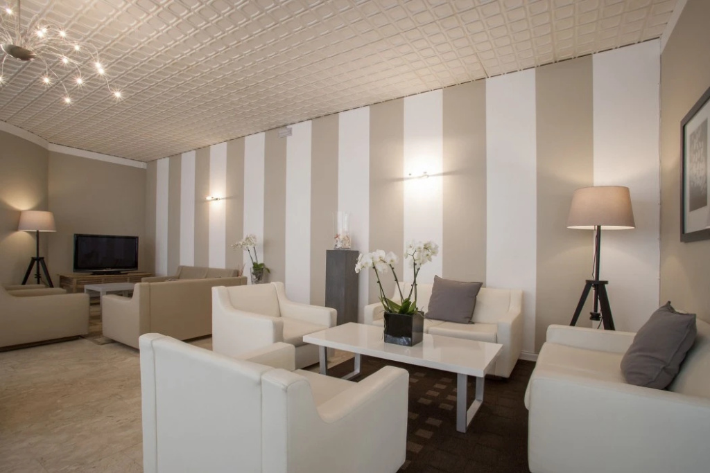 Lobby & Reception