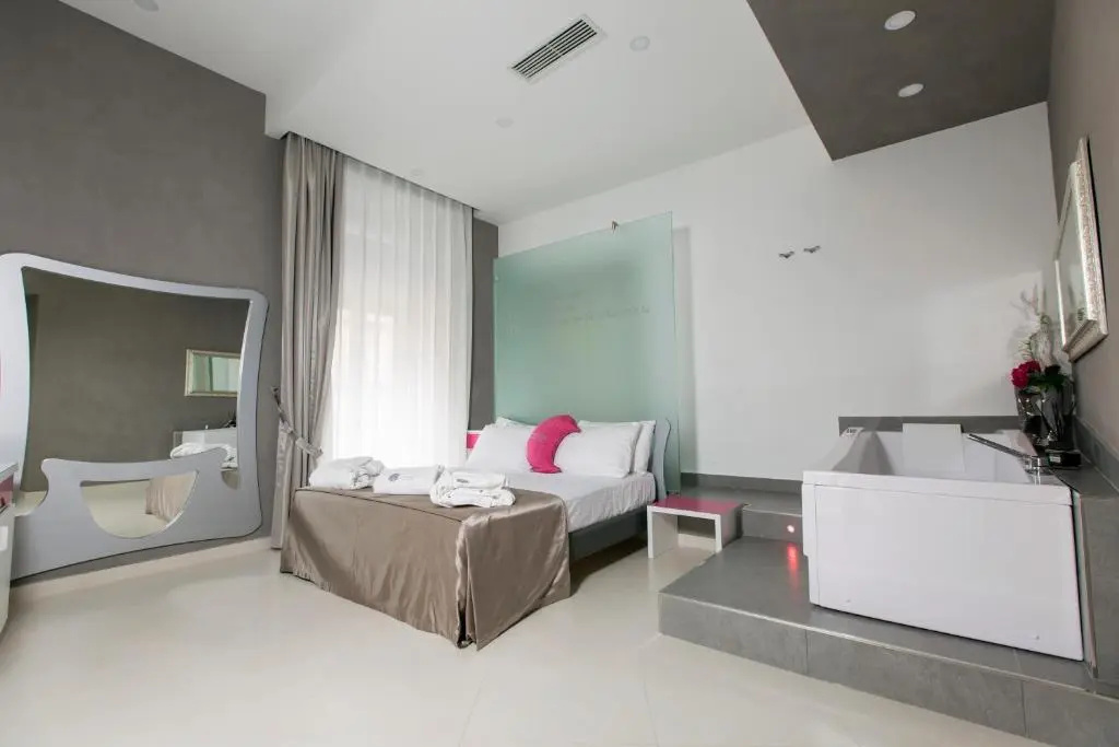 Deluxe Double room (full double bed)
