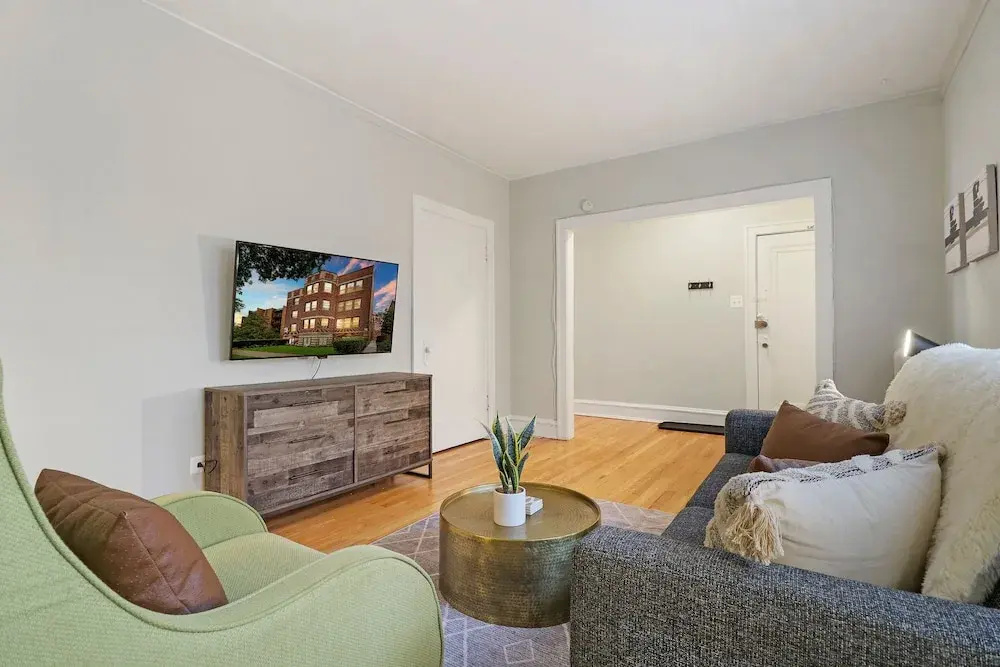 Peaceful 1BR Escape in Evanston - Hinman - фото 12