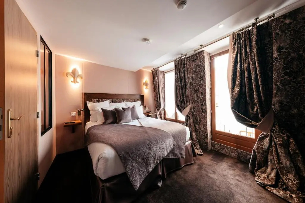 Standard Double room with balcony (full double bed)