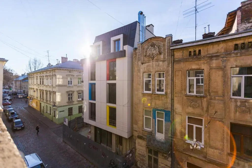 8 Svyatoho Teodora Square Apartments