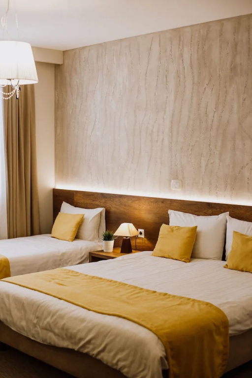 Double Suite (full double bed)