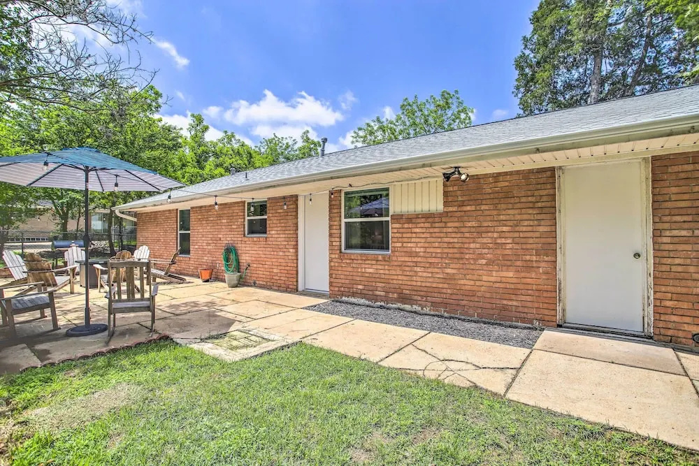 1 Mi to Main St: Brenham Retreat w/ Game Room