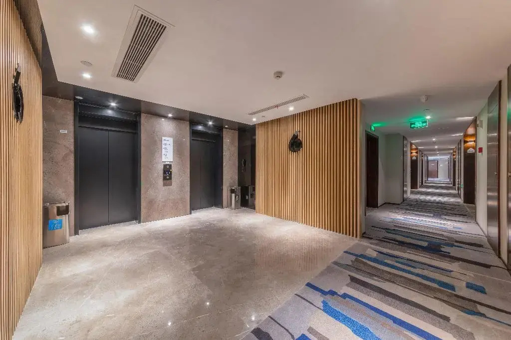 Lobby & Reception