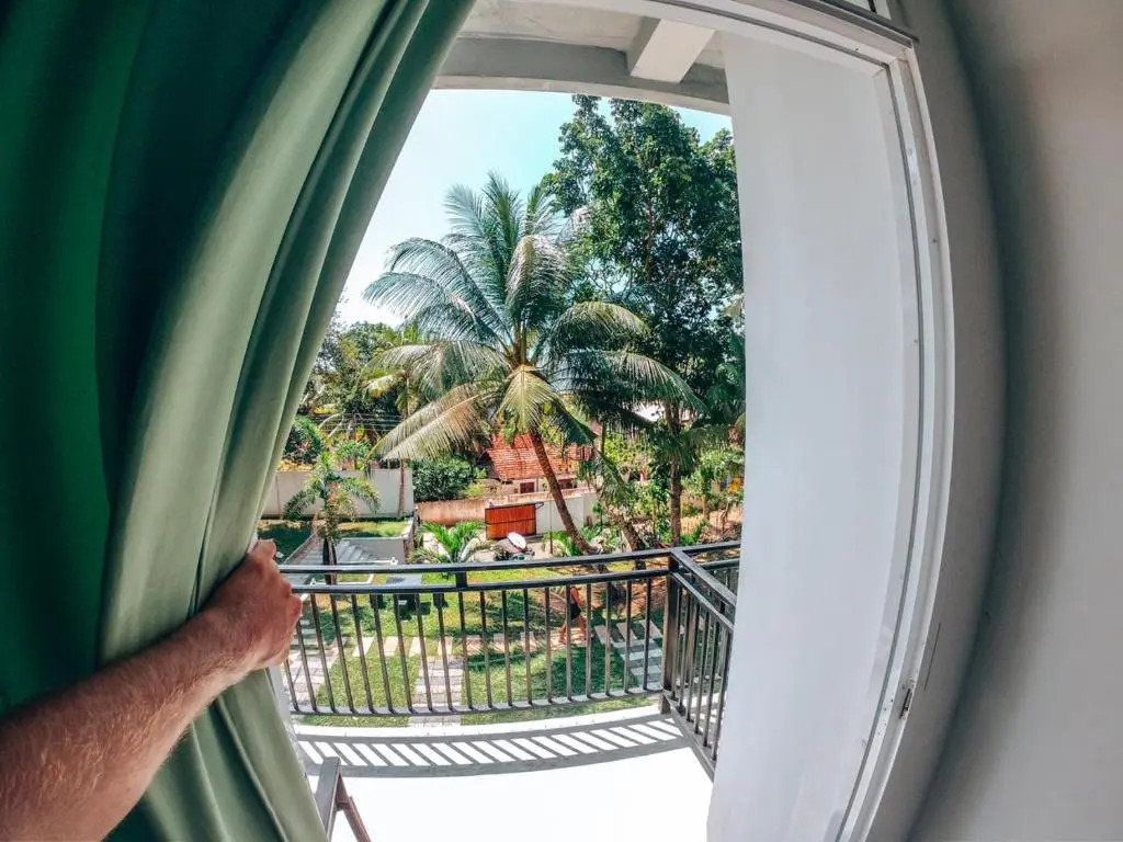 豪華雙人房，設有露台及大床