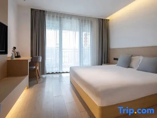 Standard Double room with balcony and with lake view (full double bed)