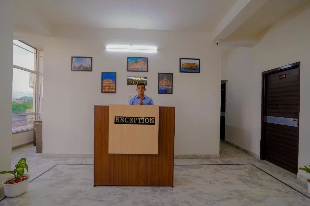 Lobby & Reception