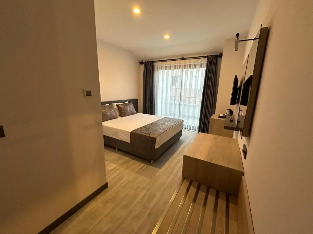 Deluxe Double room with balcony (full double bed)