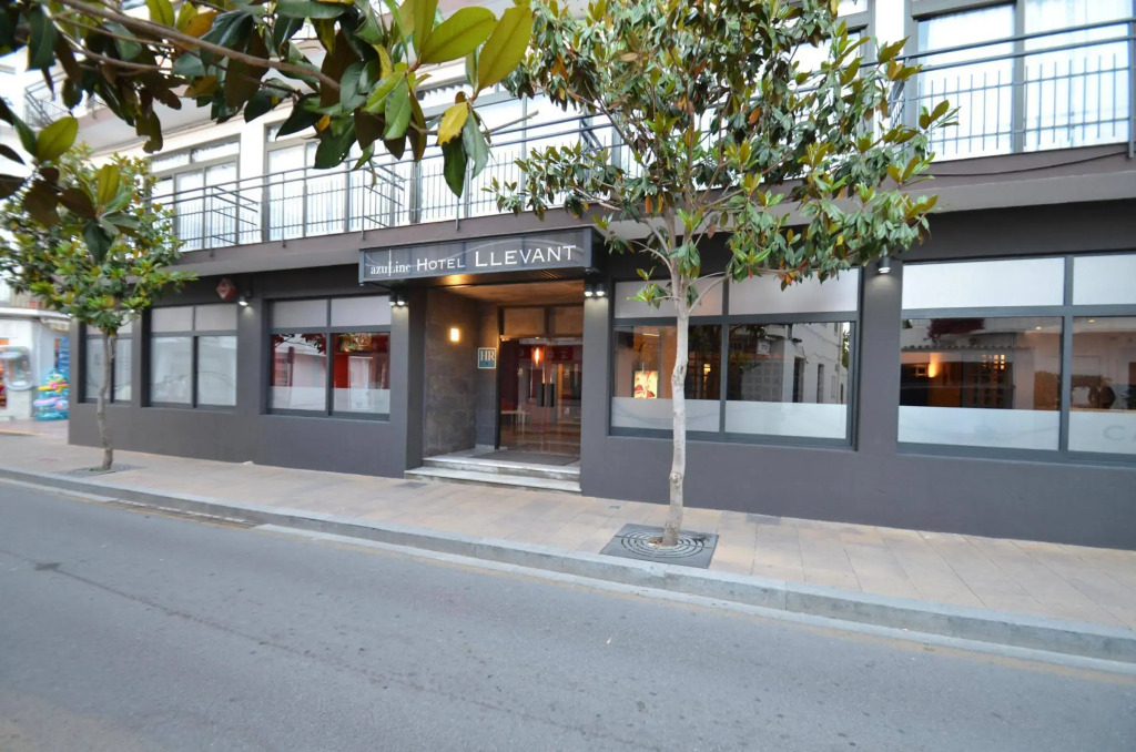 azuLine Hotel Llevant by null