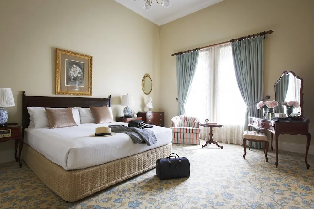 Victorian Double Suite (full double bed)