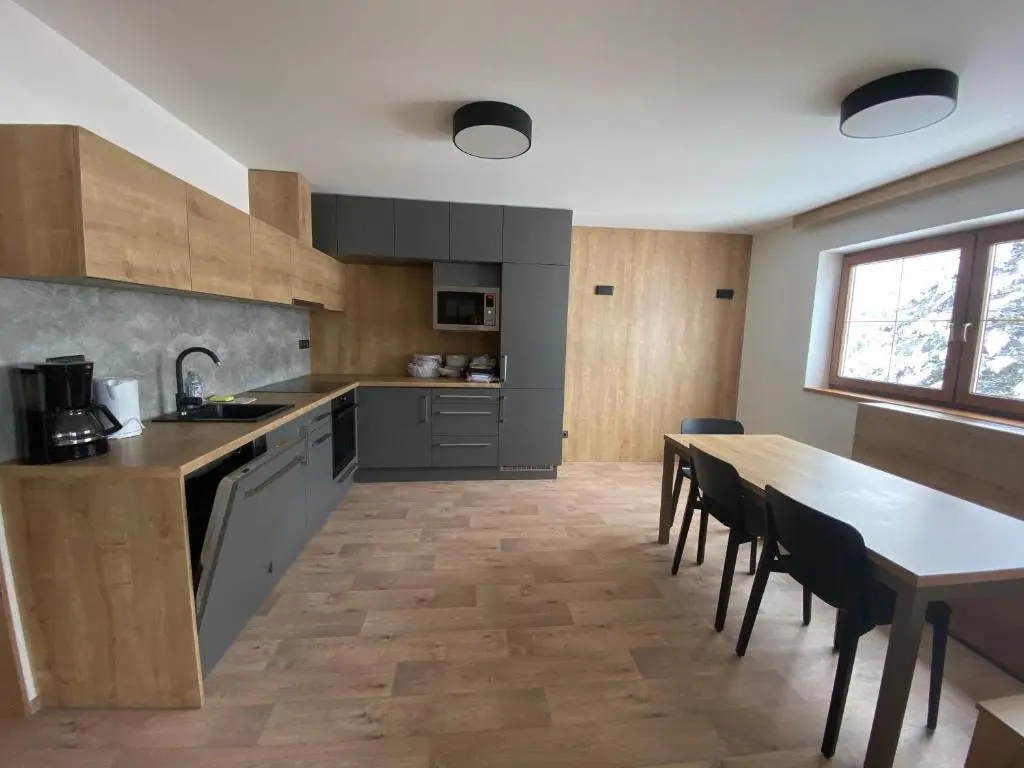 3 Bedrooms Apartment