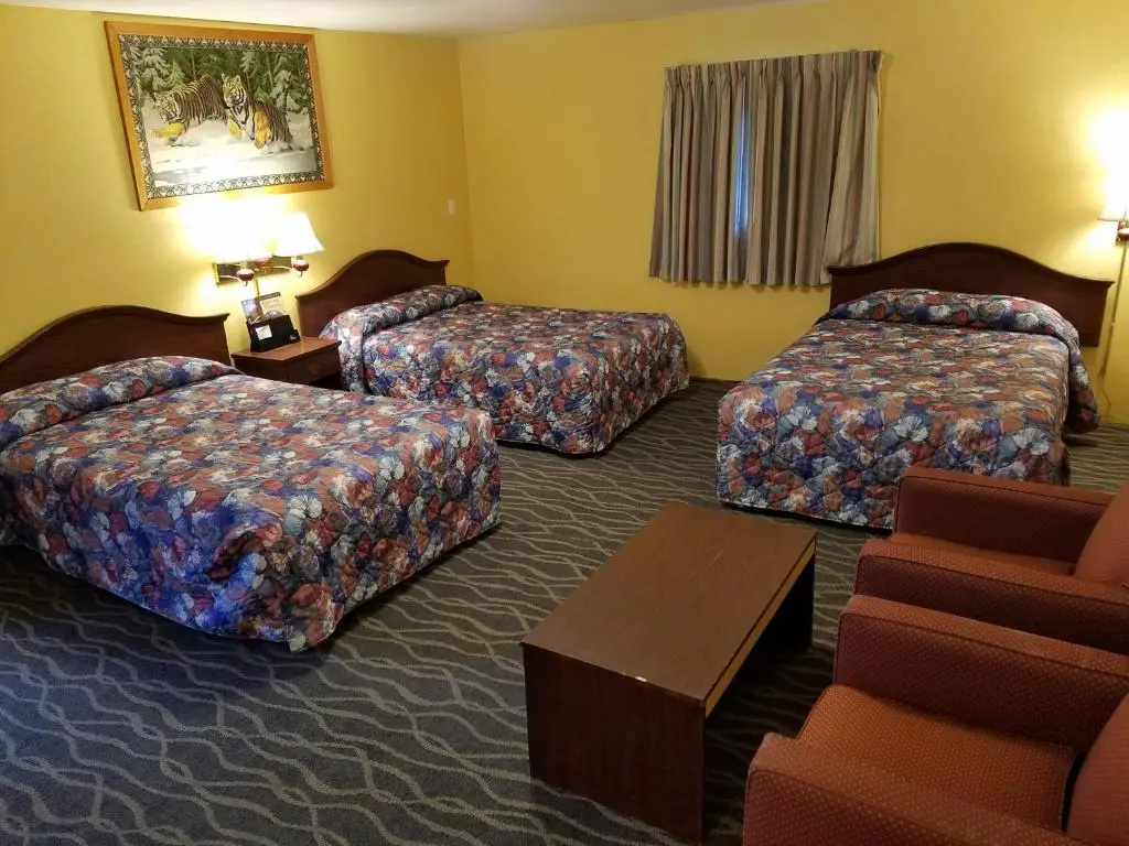 Standard Triple room