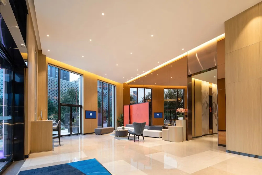Lobby & Reception