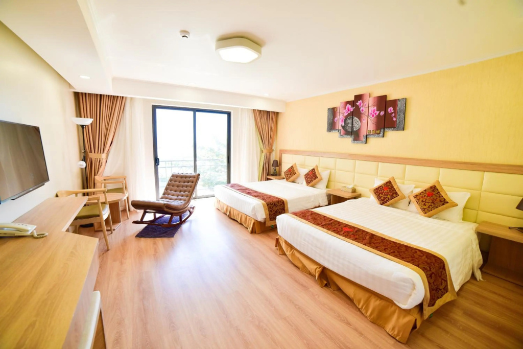 Ruby Hotel — 5