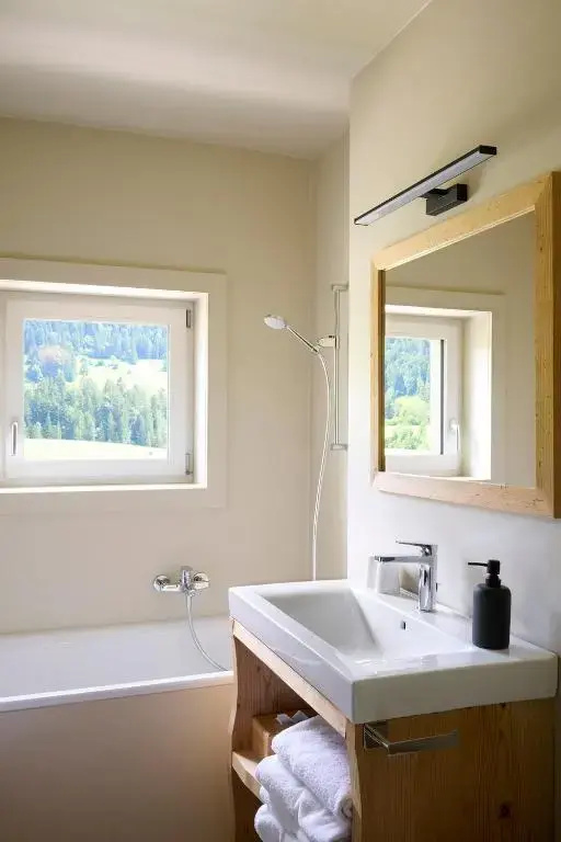 gallery_image_hidden_8