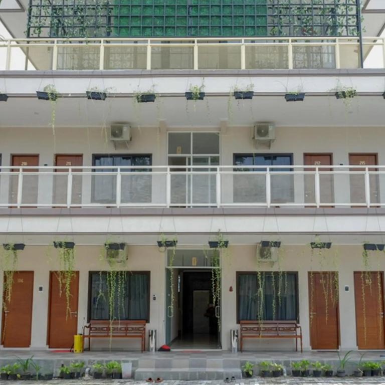 RedDoorz @ Jalan Majapahit Semarang