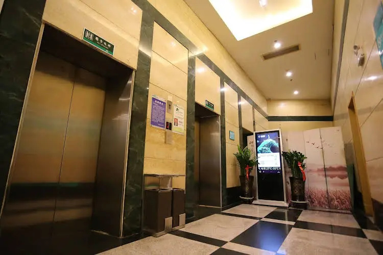 Lobby & Reception