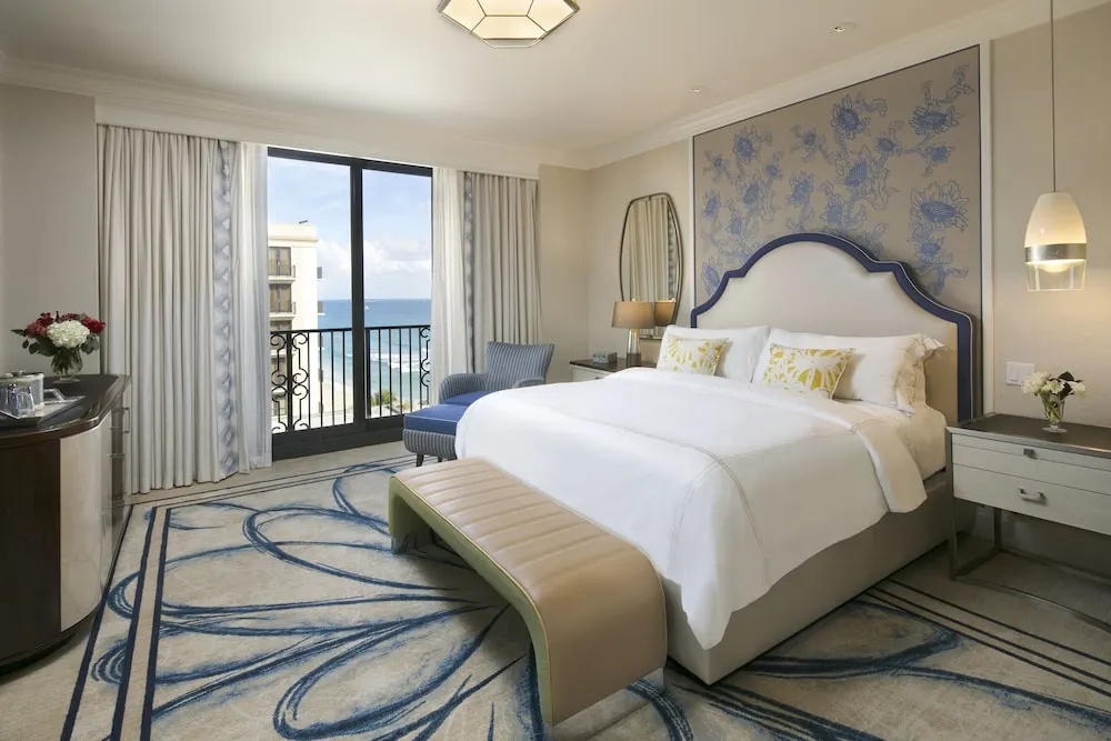 Deluxe Double room with partial ocean view (full double bed)