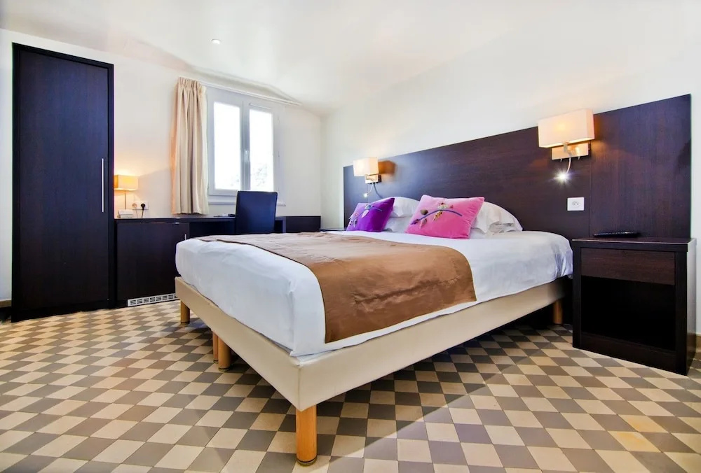 Economy room