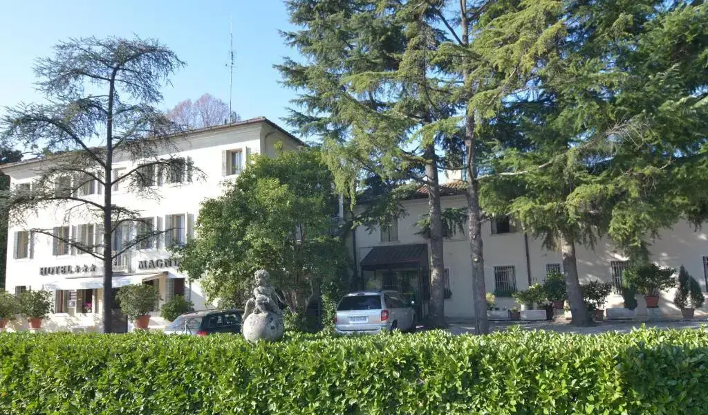 Hotel Magnolia by null