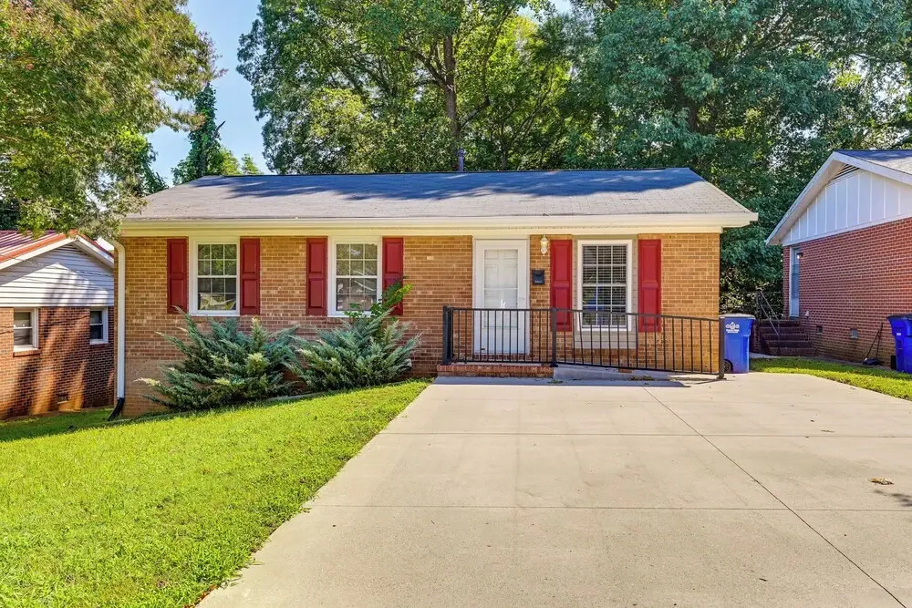Eclectic Winston-salem Home: 3 Mi to Downtown! — фото