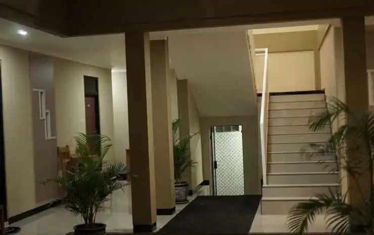 Lobby & Reception