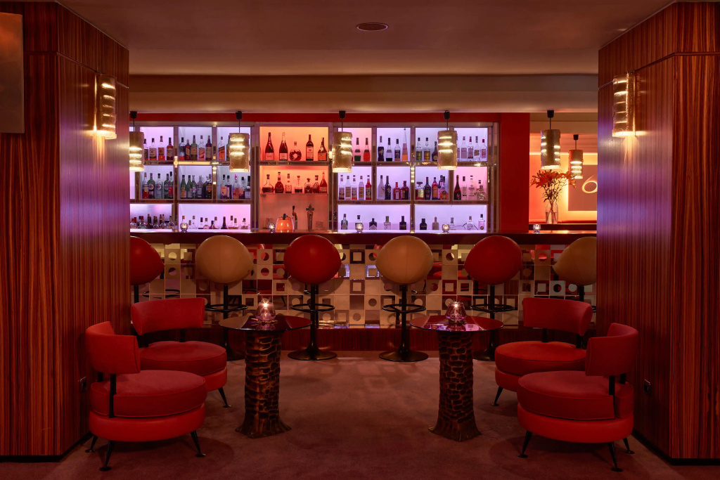 Lobby & Reception