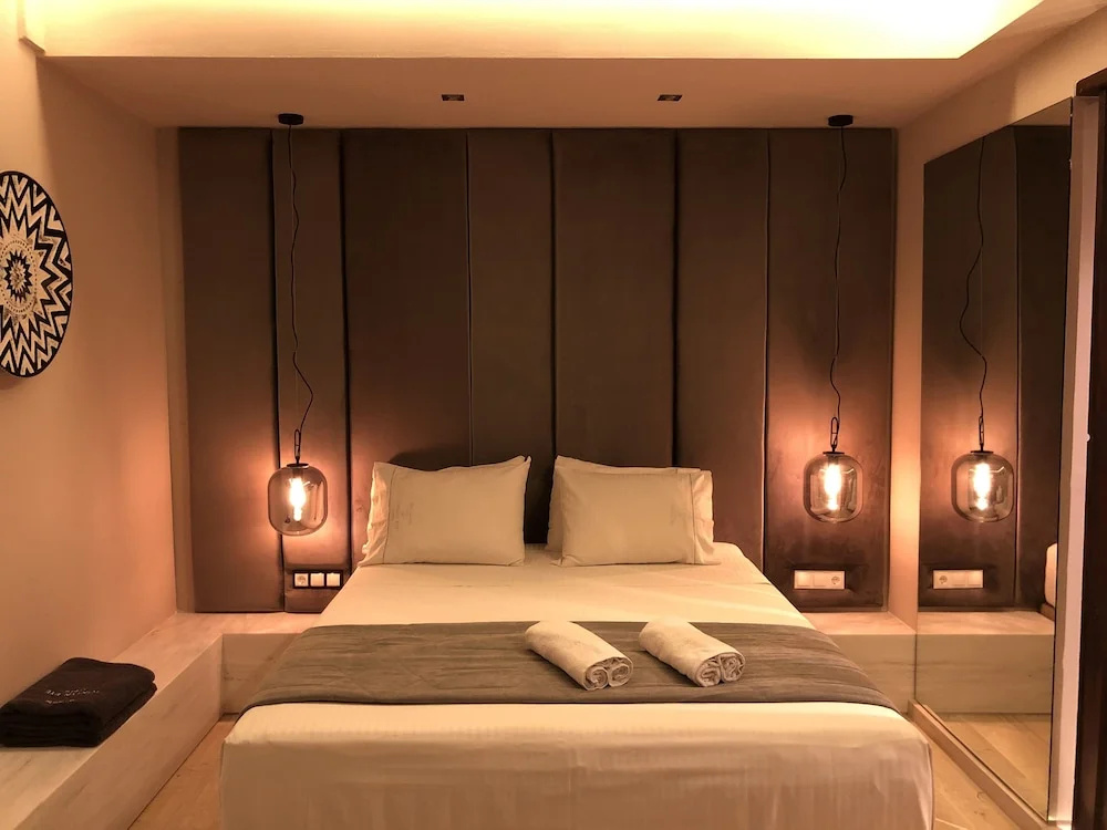 1 Bedroom Premier Suite with balcony and with partial sea view