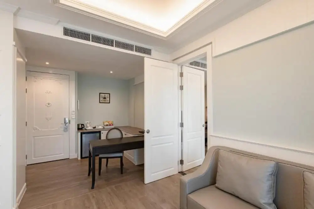 Premier Double Suite with balcony (full double bed)
