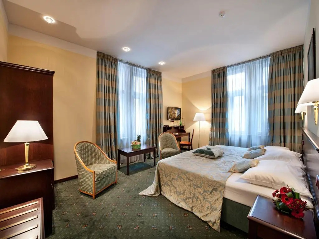 Executive Double room (full double bed)