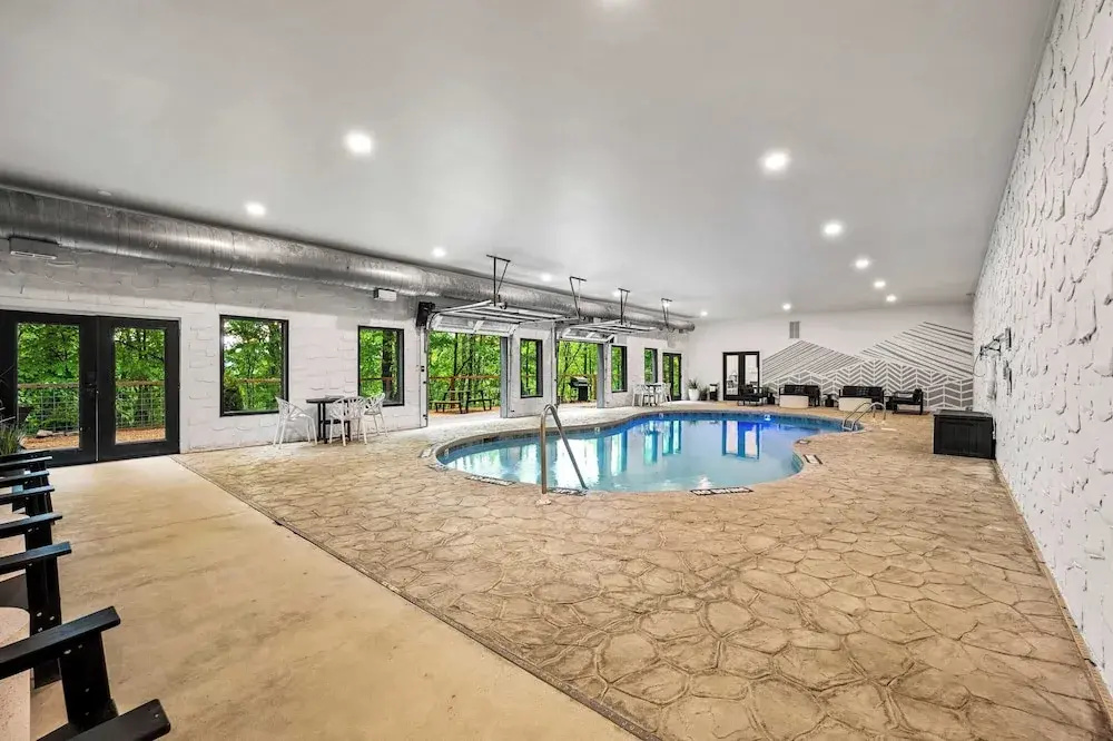Indoor Heated Pool, Hot Tub, Game Room, Firepits & Outdoor Play Near Dollywood + National Park Trails 2 Firefly Mountain Suites by Avantstay