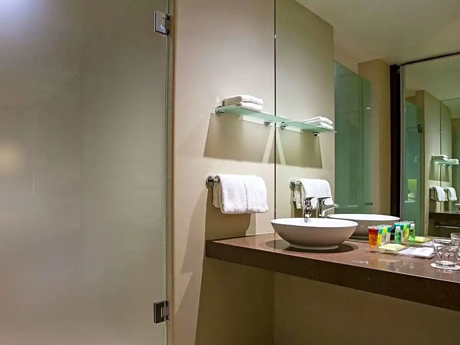 Deluxe Double Suite (full double bed)