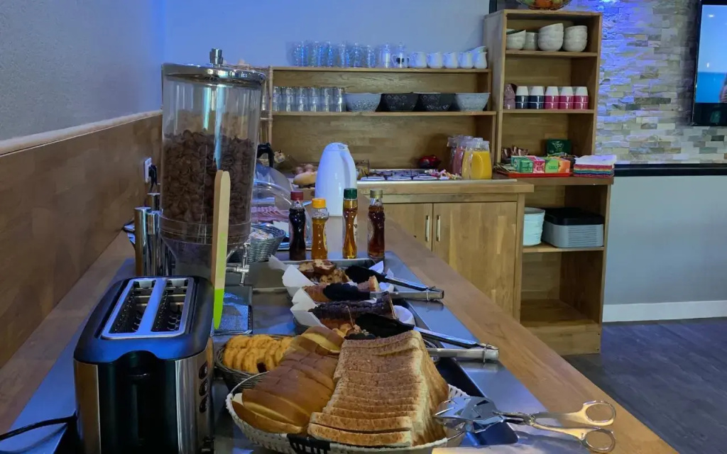 Food & Beverage