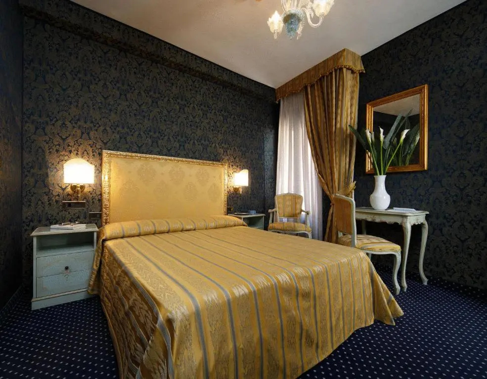 Double room (full double bed)