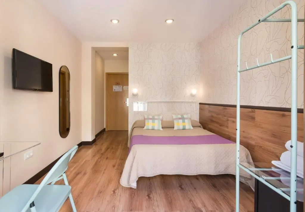 Standard Double room with balcony (full double bed)